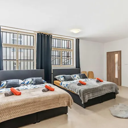 Secret Courtyard Apartment