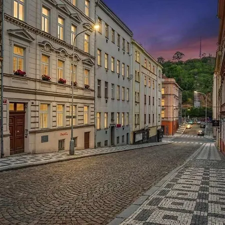 Apartment Secret Courtyard
